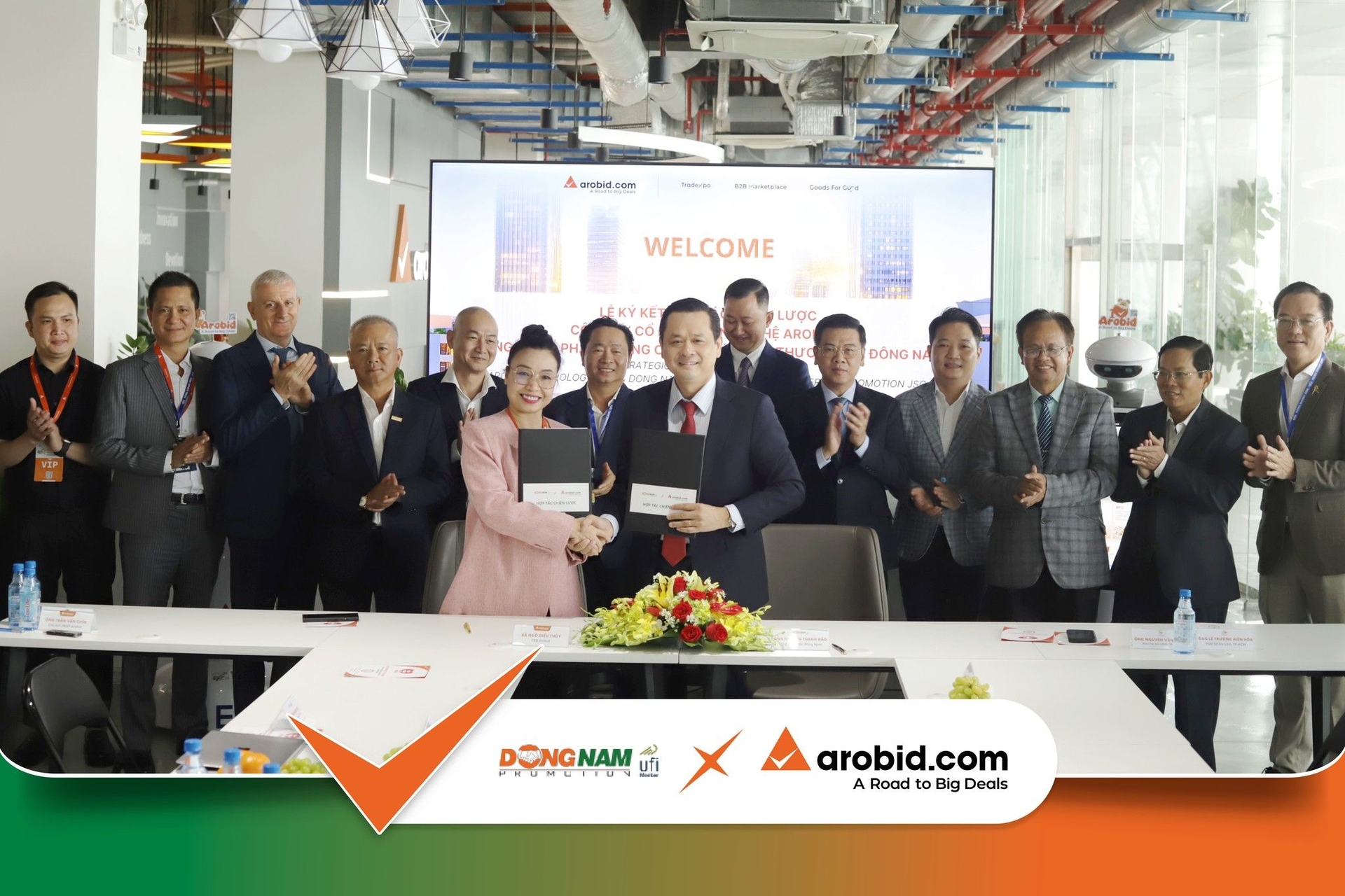 Representatives of the two companies sign the cooperation agreement (Photo: Arobid)